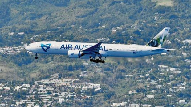 1. Rang: Paris - Saint-Denis (Réunion); Air Austral, Air France, Air Caraïbes, Corsair; 9372 Kilometer.