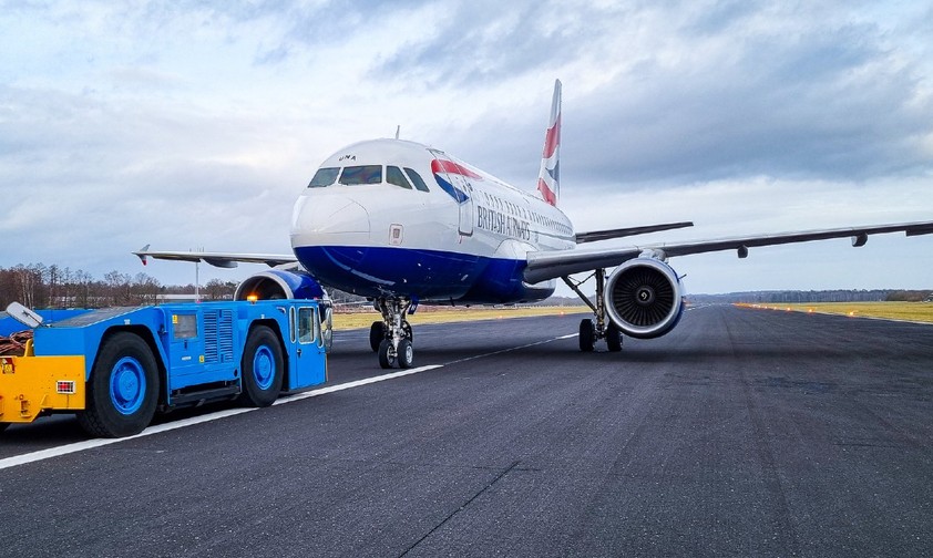 Der Airbus A318-100 mit dem Kennzeichen G-EUNA am Flughafen Twente: Der Flieger wird...