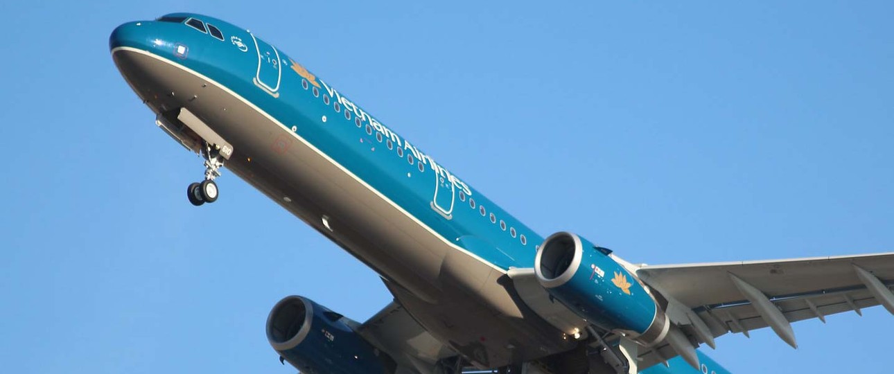 Airbus A321 von Vietnam Airlines mit V2500-Triebwerken: Genauer Grund für zerfetzte Triebwerkshülle bisher unklar.