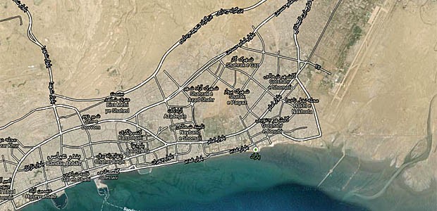 Stadt Bandar Abbas: Auf dem Flughafen der Stadt (rechts im Bild) musste die B737 von Flydubai landen.