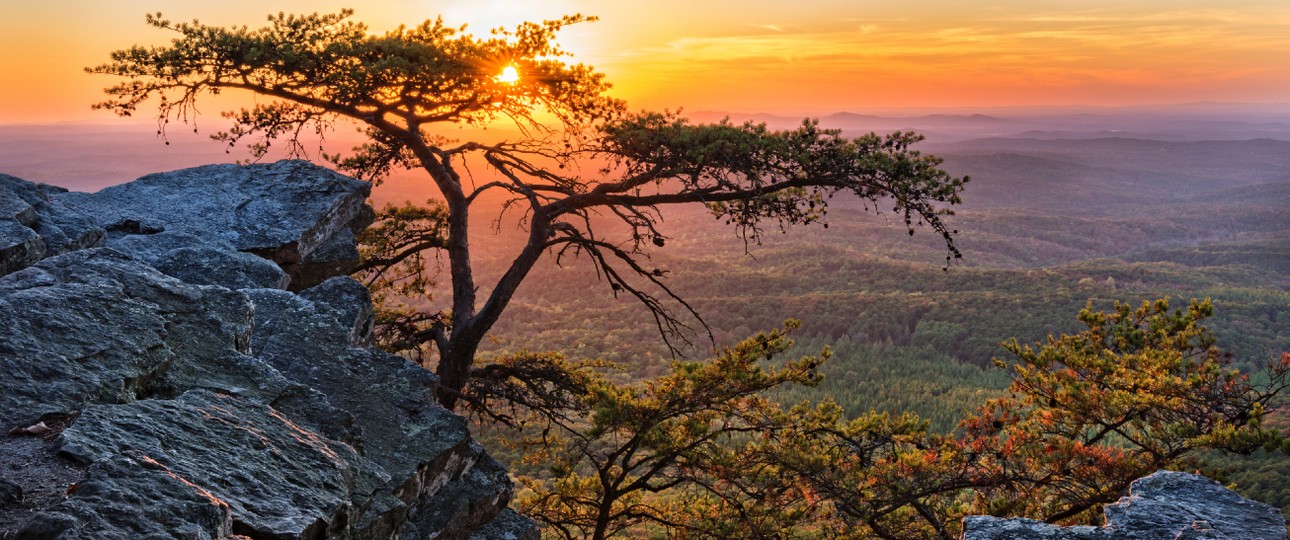 Sonnenuntergang im Cheaha Mountain State Park in Alabama