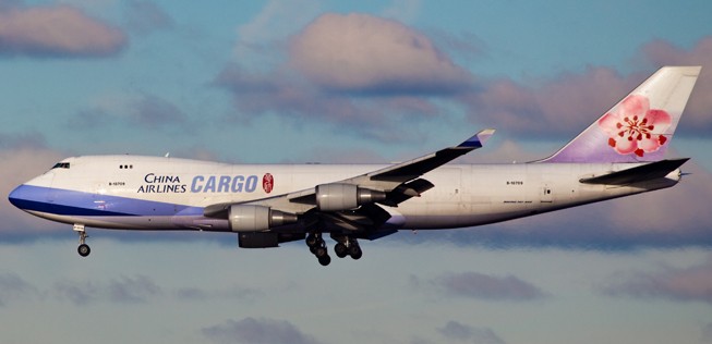 Platz 10: China Airlines Cargo. 5,3 Millionen Tonnen Fracht (2014). Die Anbieterin fliegt mit 18 Jets vom Typ Boeing 747-400. Sie nutzt aber auch Raum in den über 80 Passagierflugzeugen.
