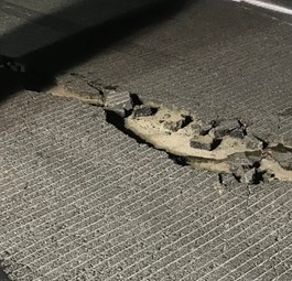 Riss in der Piste: So konnten keine Flugzeuge mehr starten und landen.