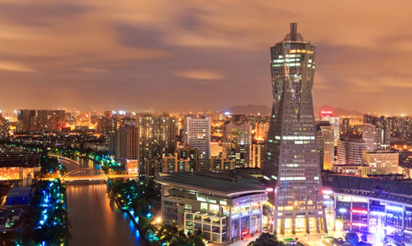 Auf Platz 10 landet der Hangzhou Airport mit 12,2 Millionen Passagieren im ersten Halbjahr 2014. Er legte um satte 15,5 Prozent zu.