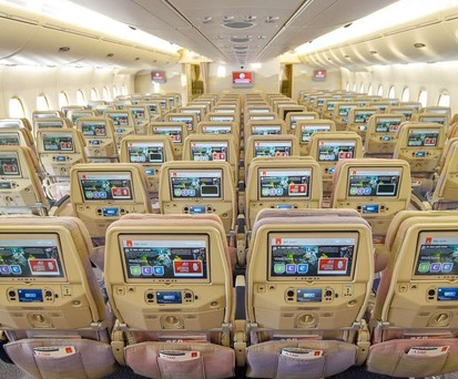 Bordunterhaltung bei Emirates: Über 6500 Filme, Serien und Dokus zur Auswahl.