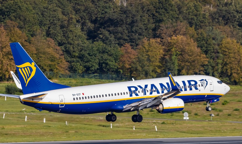 Ryanair Malta Air Boeing 737-800 Landung