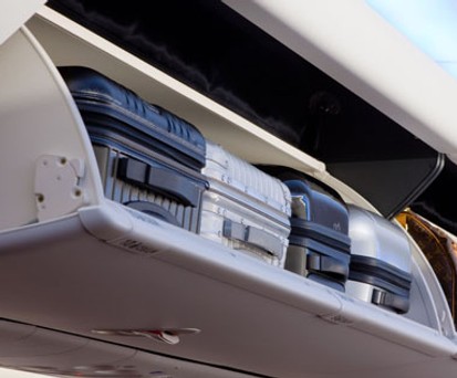 Gepäckablage: Es ist eng da oben.