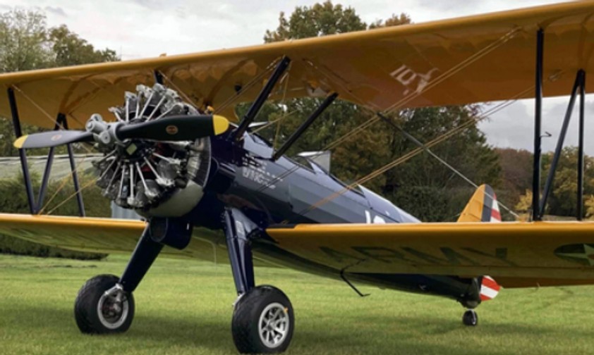 Die Boeing Spearman aus dem Jahr 1949 vor dem Unfall: Das Flugzeug kollidierte mit einer Windkraftanlage.
