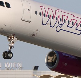 Airbus 321 von Wizz Air in Wien: Die Billigairline fliegt von VIE aus 38 Destinationen in 24 Ländern an.