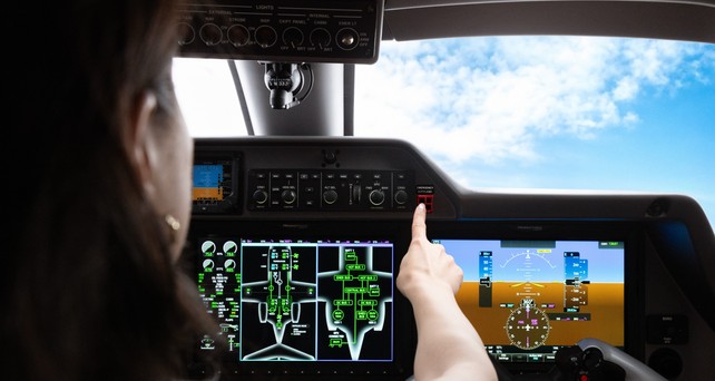 Cockoit der Phenom 300EV: Embraer rüstet das Flugzeug mit Autoland aus.