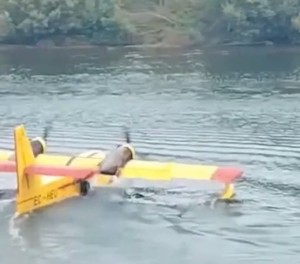 Löschflugzeug auf dem Douro: Etwas ging schief.