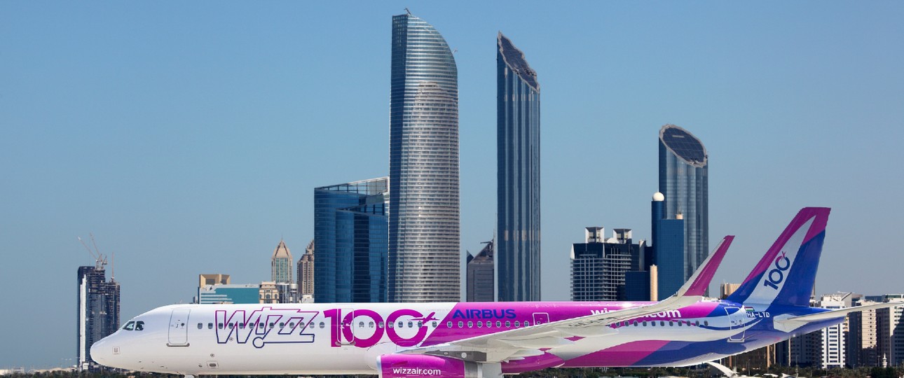 Wizz-Air-Jet und die Skyline von Abu Dhabi: Soll man ab 2020 zusammen sehen.