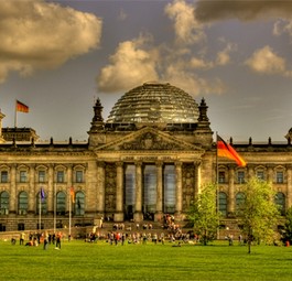 Bundestag in Berlin: Sparen bei den Flügen.