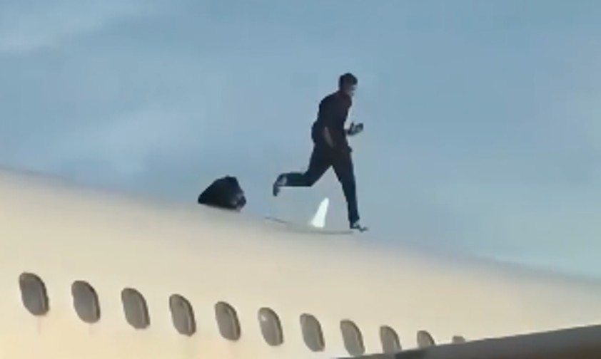 vueling airbus a320 mann auf flugzeug