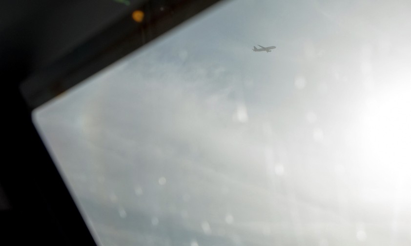 Blick aus dem Cockpit: Fliegen ist ein Traumberuf für viele, aber die Bedingungen sind nicht überall fair.