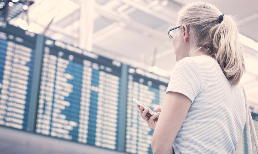 Blick auf die Anzeigetafel: Nicht selten Verspätungen zu sehen.