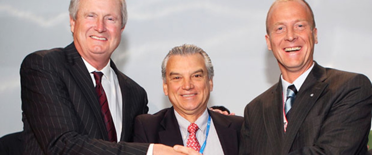 Jim Albaugh von Boeing,  Paulo Cesar de Souza e Silva von Embraer und Tom Enders von Airbus: Gemeinsam stark.