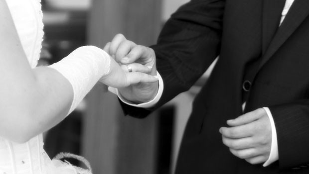 «Wir haben heute geheiratet.» (Das Paar tauchte in Hochzeitskleid und Frack am Checkin auf)