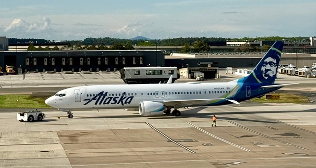 alaska airlines boeing737 max 9 n935ak
