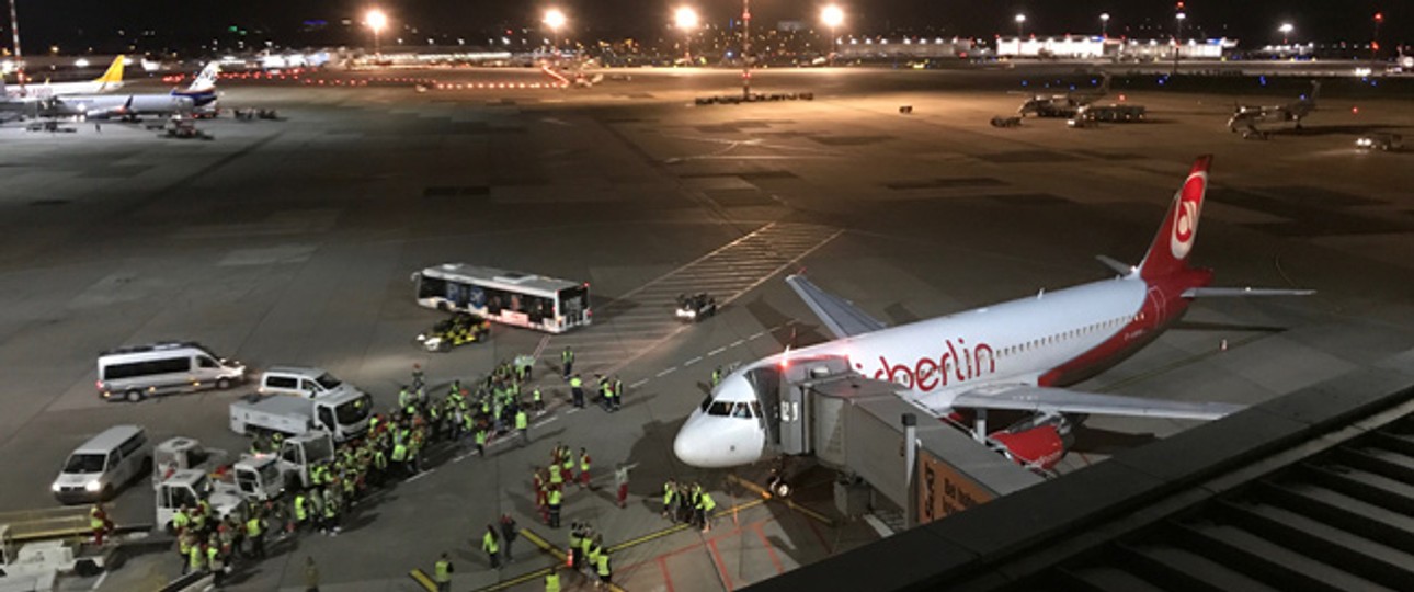 Aufgebot für den letzten Air-Berlin-Flug ab Düsseldorf: Die Maschine startete Richtung München.