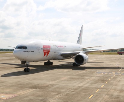 Boeing 777 von Red Wings: Am Boden.