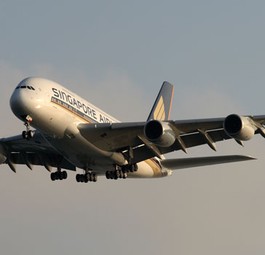 Singapore landet auf Platz zwei. Die Fluggesellschaft war die erste die den Super-Jumbo A380 von Airbus flog.
