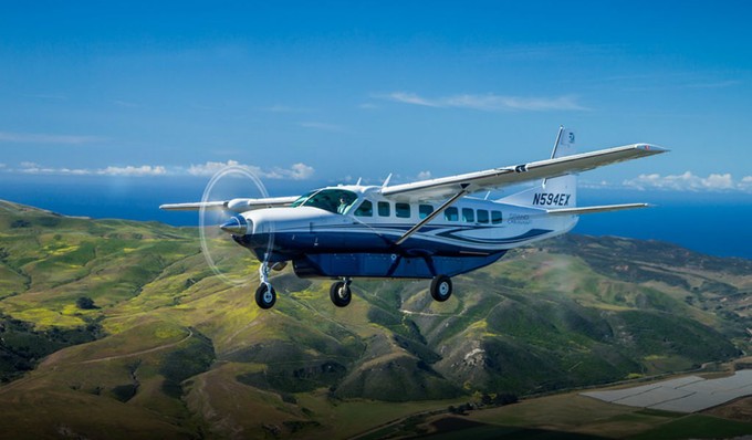 Platz 2  - Cessna 208 Caravan

Die Cessna Grand Caravan, die oft als "SUV der Lüfte" bezeichnet wird, absolvierte 210.505 Flüge und erreichte einen Marktanteil von 5,9 Prozent. Mit einer Kapazität von bis zu neun Passagieren und einer Reichweite von rund 2000 Kilometern ist dieses Turboprop Flugzeug besonders bekannt für seine Effizienz. Zudem kann das Flugzeug auch kurze unbefestigte Pisten nutzen.