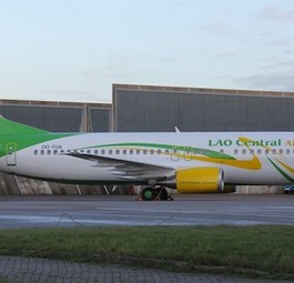 Die 737-400 flog für Jetairfly und wurde in Amsterdam für Lao Central neu lackiert.