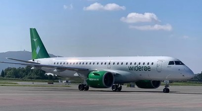Embraer E190 von Wideroe: Mit diesem Flugzeugtyp wurden die Russinnen und Russen Richtung Heim geflogen.  