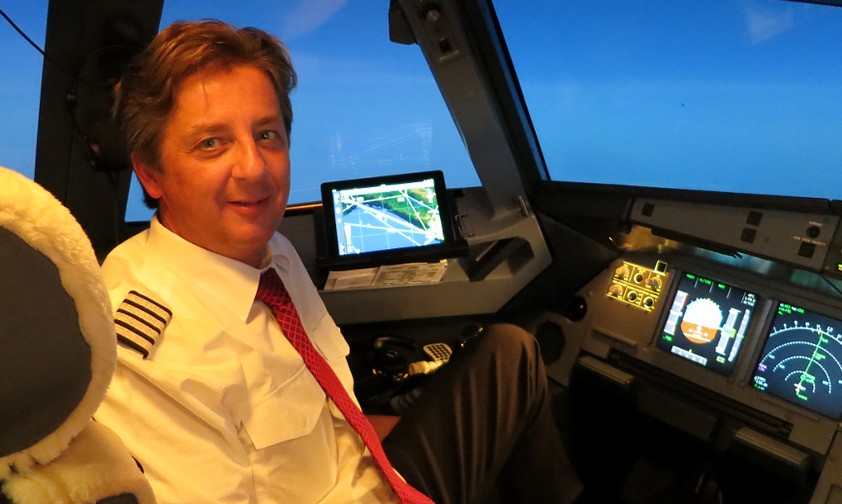Georg Schwarz im Cockpit: 30 Jahre Berufserfahrung.