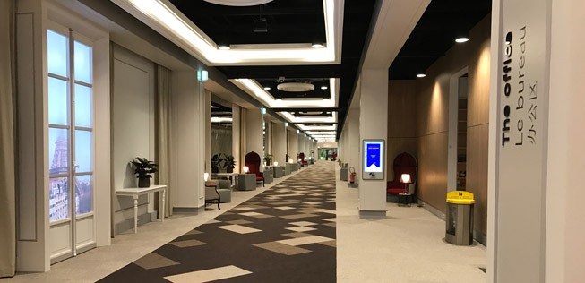Wie ein nobles Pariser Appartement: Die Lounge Instant Paris bietet viel Platz.
