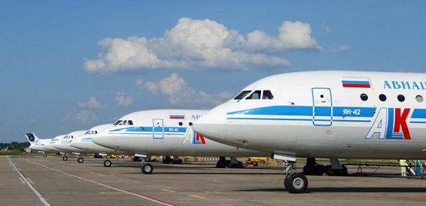 Jak 42 von Kuban Airlines: Flieger stehen am Boden.