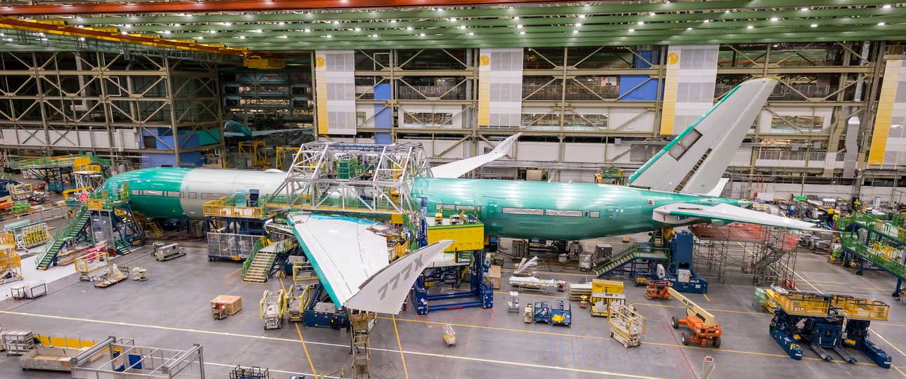 Die erste flugfähige 777X: Boeing hat die Testmaschine in Everett weitgehend zusammengebaut.