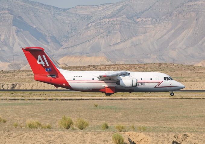 Ein zweites Leben als Löschflugzeug steht der BAE 146-200 von Neptune Aviation bevor. Das Unternehmen aus Missoula hat sich auf den Umbau ausgedienter Jumbolinos zum Wasserbomber spezialisiert.