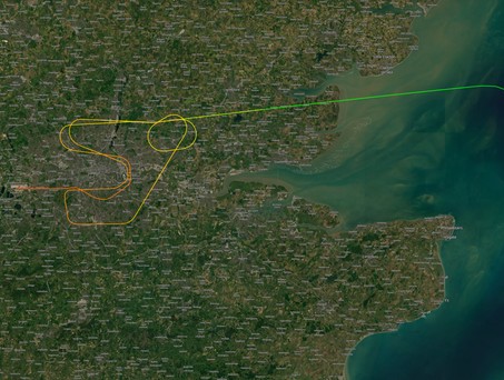Flug BA919: Der Verlauf der Landeanflüge auf London-Heathrow  am 6. Juli.