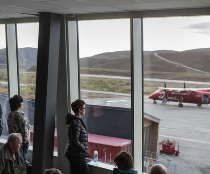 Reisende am Flughafen Kangerlussuaq: Gewisse Anschlussflüge könnten ausfallen..
