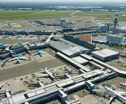 Der Flughfen Schiphol: Der Airport will im großen Stil Gras verkaufen, das hilft dem Flughafen, seine Ziele einzuhalten.