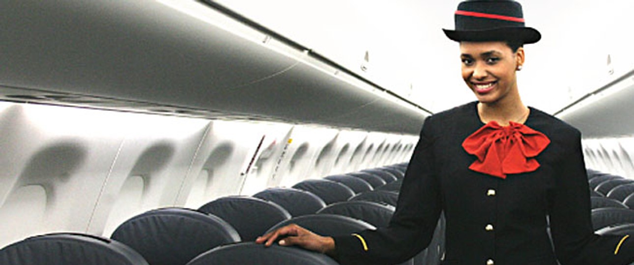 Flugbegleiterin von LAM: Die Airline versinkt im Chaos.
