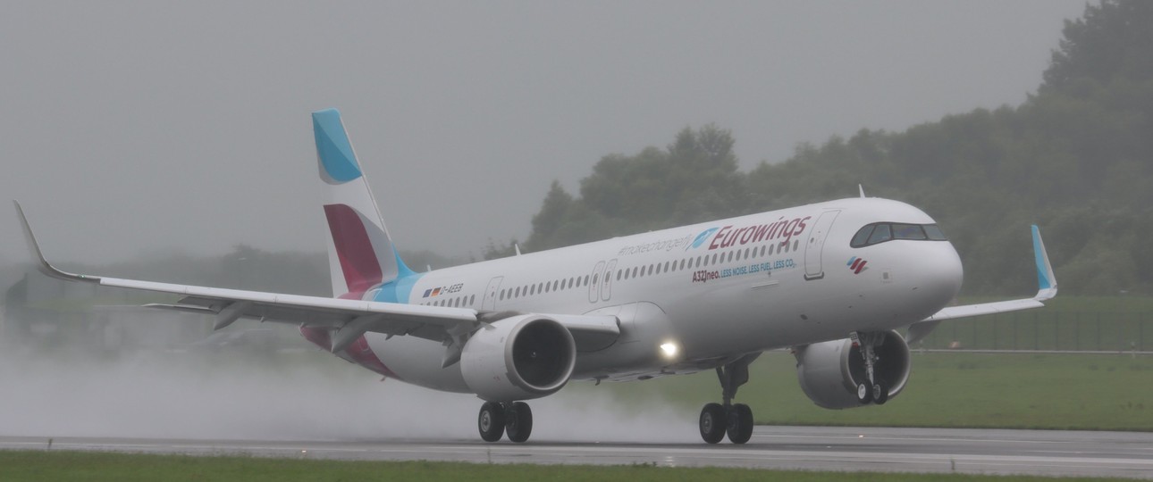 Die D-AEEB beim Start in Hamburg-Finkenwerder: Der zweite Airbus A321 Neo von Eurowings.