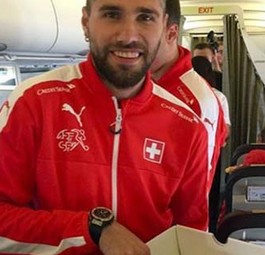 Fussballstars arbeiten als Flugbegleiter