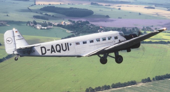 ... mit der Junkers Ju-52 D-AQUI wird sie in Bremen eingelagert.