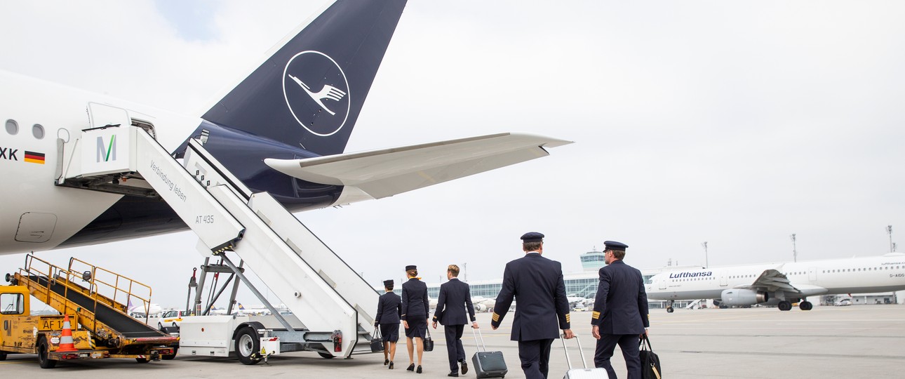 Lufthansa-Crew: In A330, A340 und A350 sollen weniger Flugbegleiter mitfliegen.