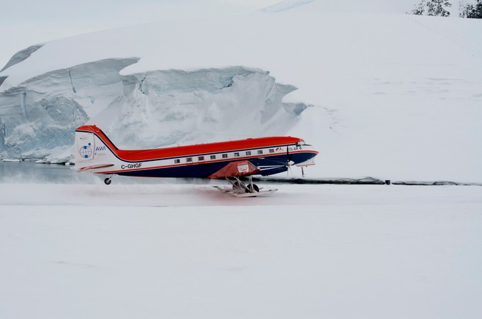 Die Forschungsinstitution betreibt zwei der Flugzeuge, die auf 1943 gebauten Douglas Dc-3 basieren.