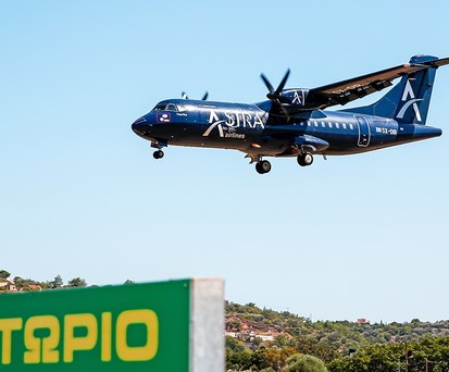 ATR 42 von Astra im Landeanflug auf Chios: Die Airline soll mit Jets aus China neu starten.