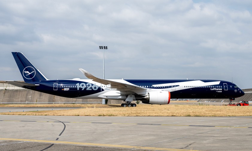 Airbus A350-1000 in Lufthansa-Lackierung: Er wird die Registrierung D-AIFA tragen. 