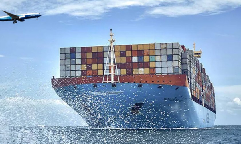 Containerschiff und Boeing 777 F: Die Kombination liegt im Trend.
