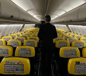 Pilot in einem leeren Ryanair-Flugzeug: Die Sicherheitshinweise sorgen für Diskussionen.