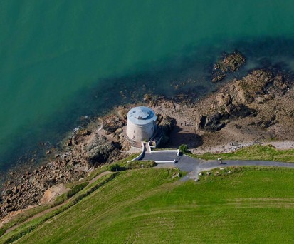 Der Martello Tower von Sutton liegt am Meer