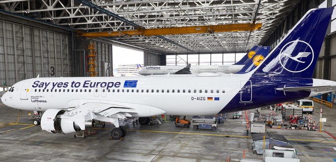 Der A320 von Lufthansa, der für die Europawahl wirbt.