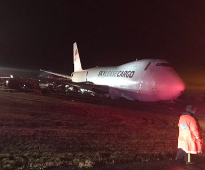 Die verunfallte 747: Die Besatzung trug leichte Verletzungen davon.